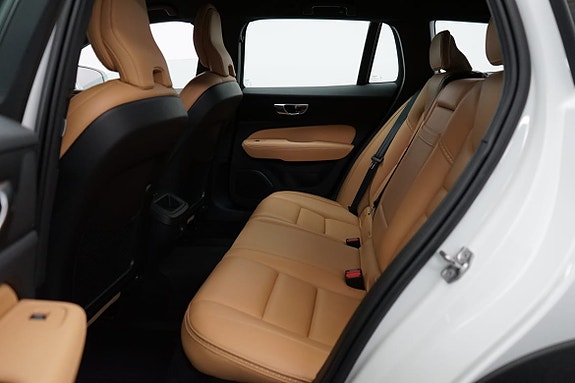 Volvo V60 Cross Country 7 of 20