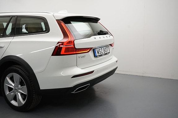 Volvo V60 Cross Country 3 of 20