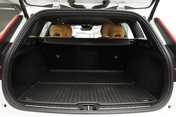 Volvo V60 Cross Country 8 of 20