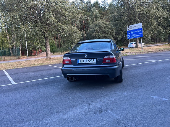 BMW 523i 4 of 8