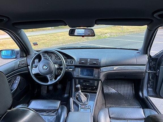 BMW 523i 6 of 8