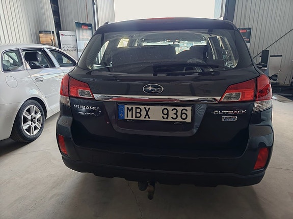 Subaru Outback 4 of 13