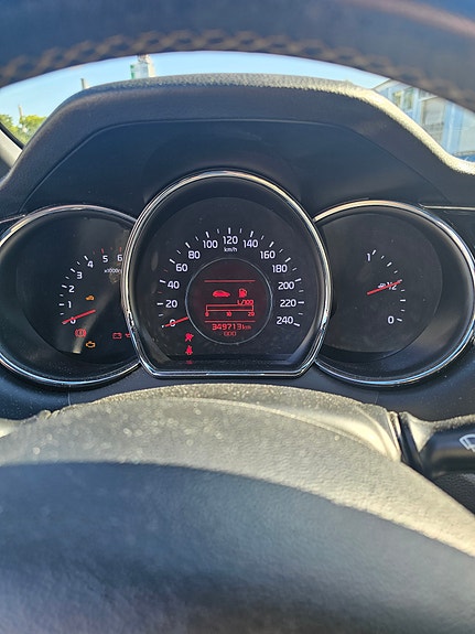 Kia Ceed 4 of 8