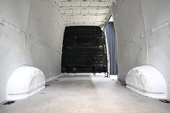 Volkswagen Crafter 6 of 30