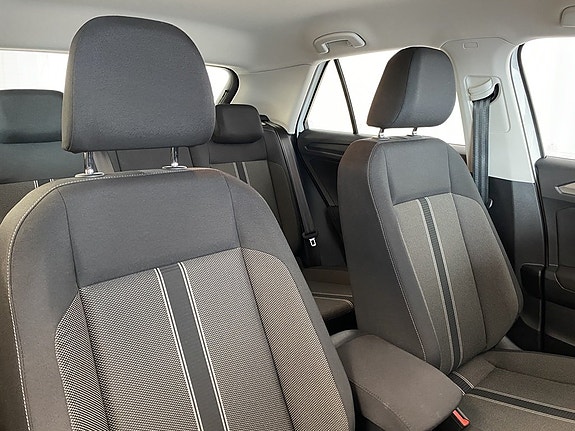 Volkswagen T-Roc 8 of 10
