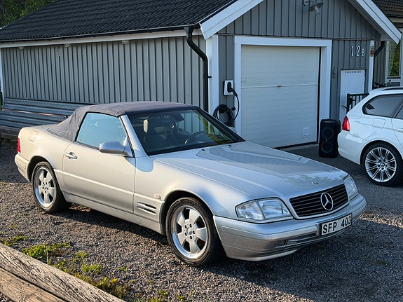 Mercedes-Benz SL320 5 of 6