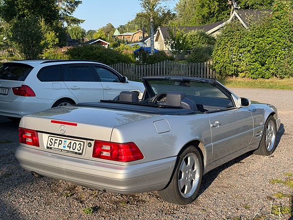 Mercedes-Benz SL320 4 of 6