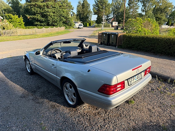 Mercedes-Benz SL320 2 of 6