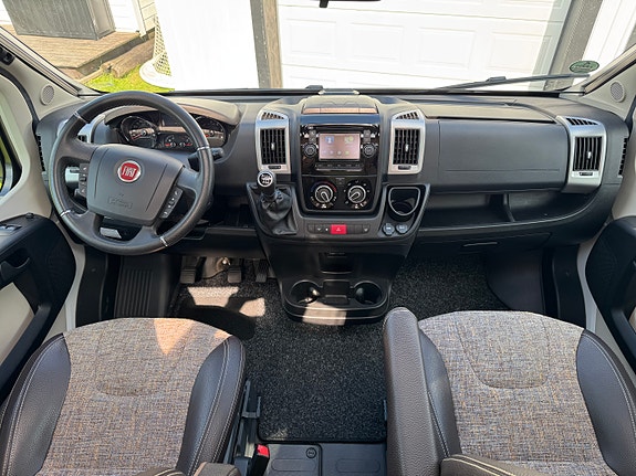 Knaus Sky Ti MEG 700 Silver Selection 3 of 9