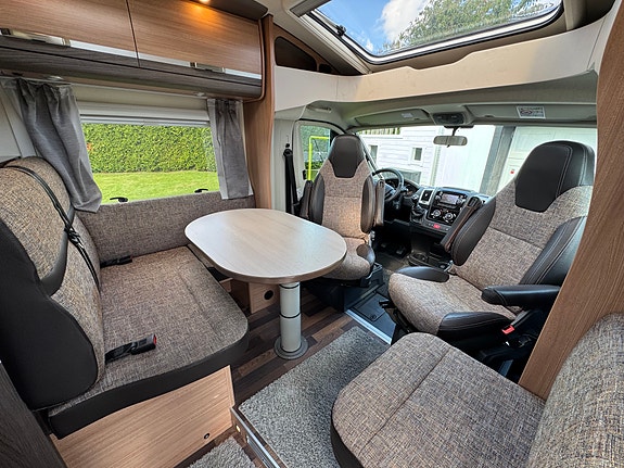 Knaus Sky Ti MEG 700 Silver Selection 4 of 9