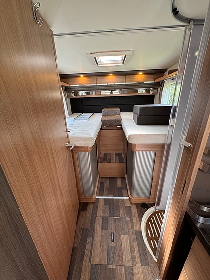 Knaus Sky Ti MEG 700 Silver Selection 6 of 9