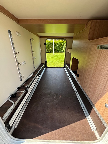 Knaus Sky Ti MEG 700 Silver Selection 9 of 9