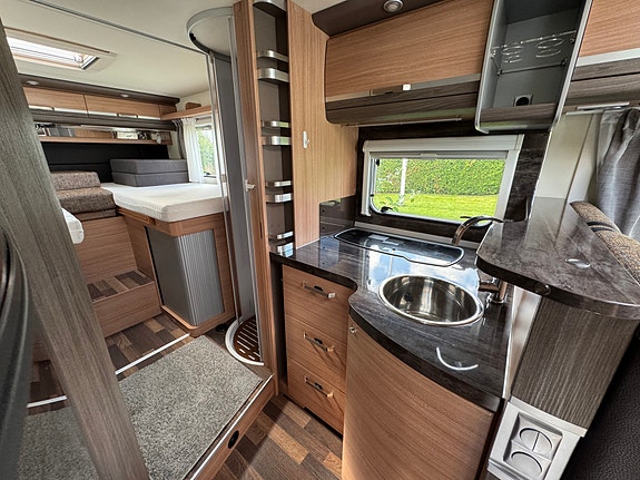 Knaus Sky Ti MEG 700 Silver Selection 5 of 9