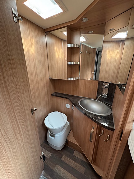Knaus Sky Ti MEG 700 Silver Selection 8 of 9