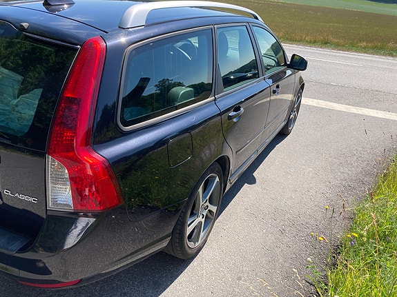 Volvo V50 4 of 17