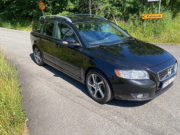 Volvo V50 2 of 17