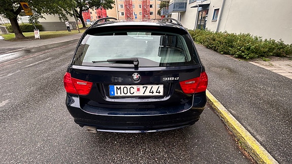 BMW 318d 6 of 21