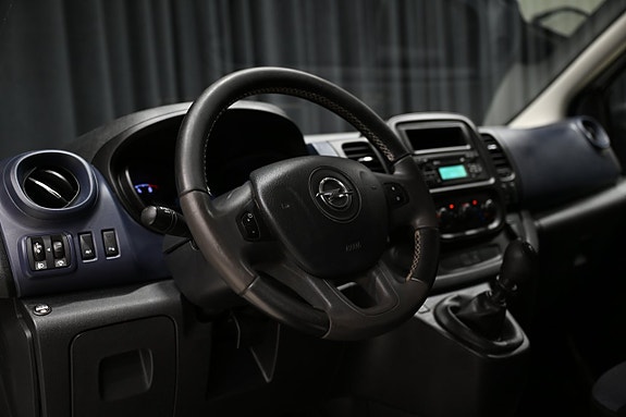 Opel Vivaro 17 of 28