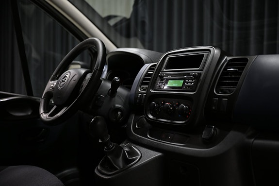 Opel Vivaro 28 of 28