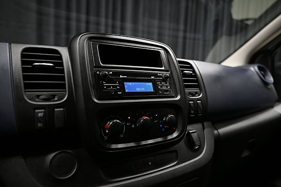 Opel Vivaro 26 of 28
