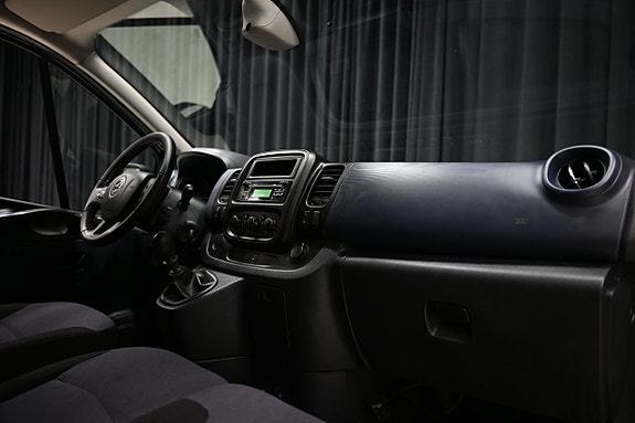 Opel Vivaro 27 of 28