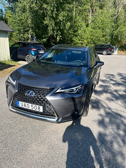 Lexus UX250h 2 of 12