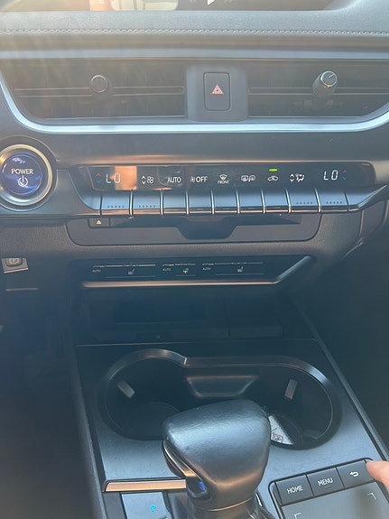 Lexus UX250h 11 of 12