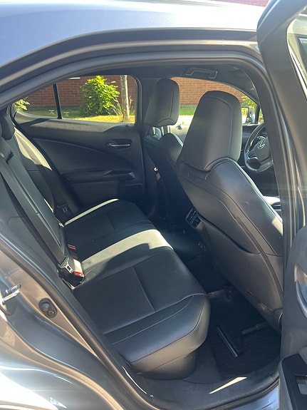 Lexus UX250h 6 of 12