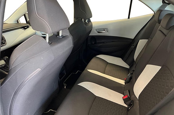 Toyota Corolla 13 of 21