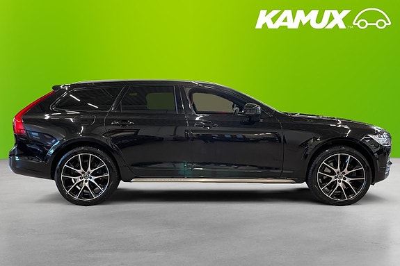 Volvo V90 Cross Country 2 of 26