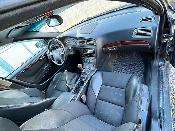 Volvo V70 3 of 5