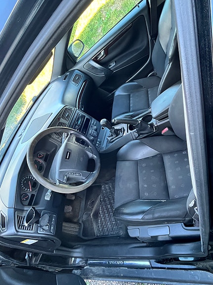 Volvo V70 4 of 5