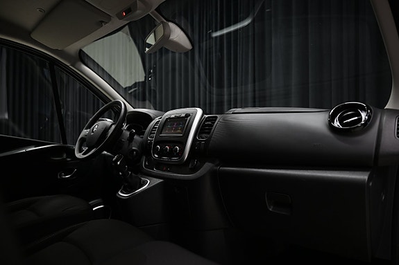 Renault Trafic 23 of 27