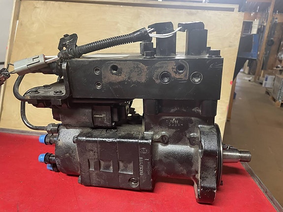 CNH Reservdelar, Insprutningpump, startmotor, hyd pump 70% ! 3 of 10