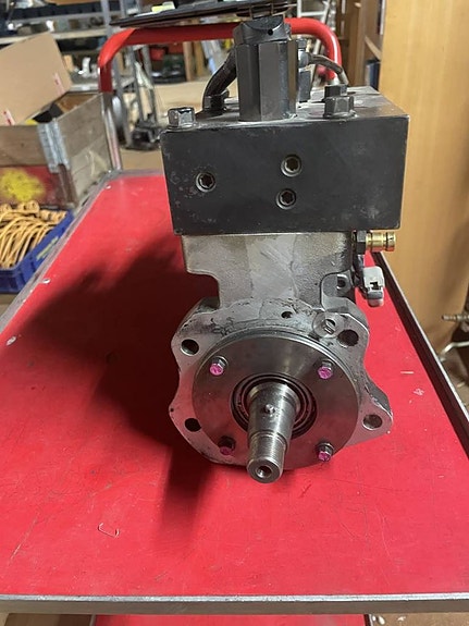 CNH Reservdelar, Insprutningpump, startmotor, hyd pump 70% ! 2 of 10
