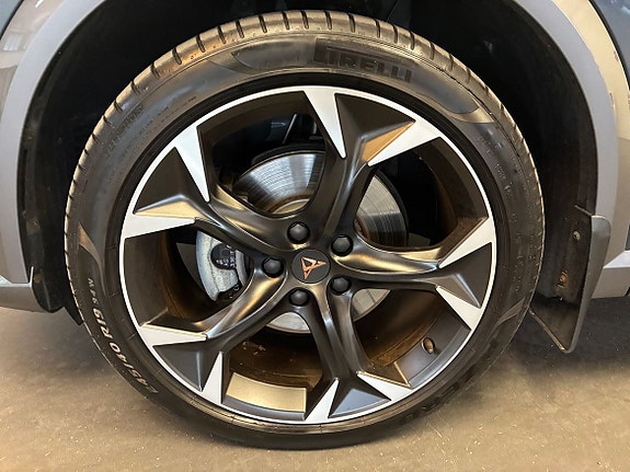 Cupra Formentor e-HYBRID 4 of 17
