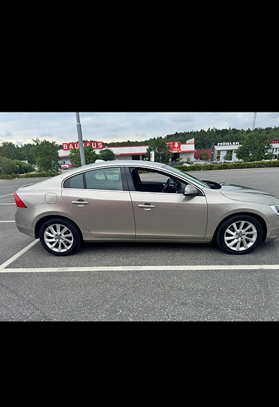 Volvo S60 2 of 4