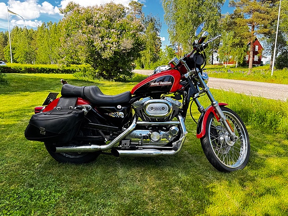 Harley-Davidson Sportster 1200 2 of 10