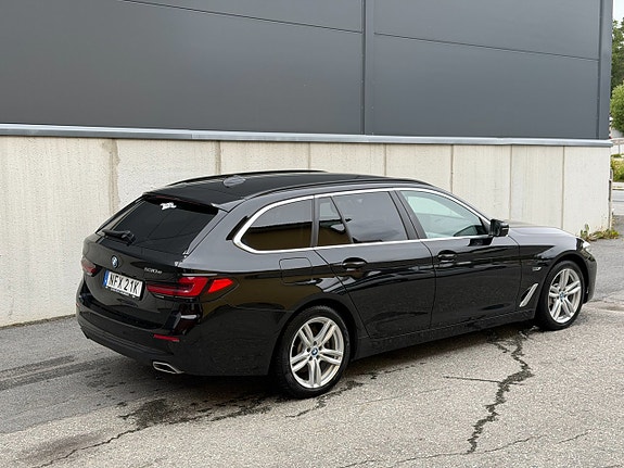 BMW 530e 3 of 11