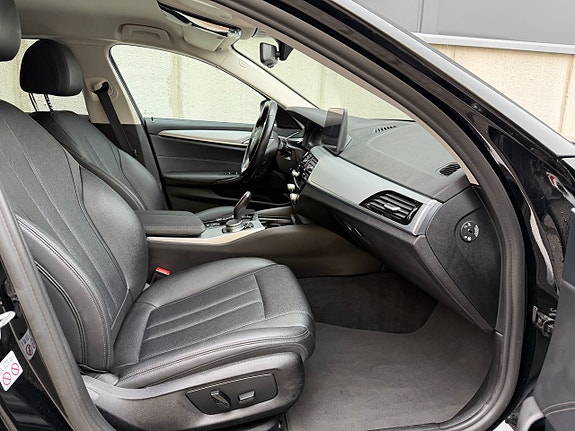 BMW 530e 6 of 11