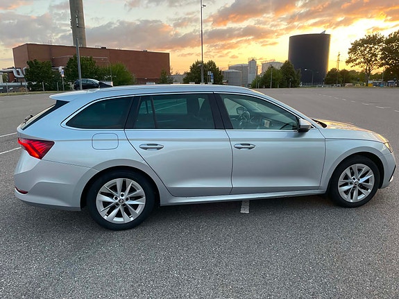 Skoda Octavia 2 of 6