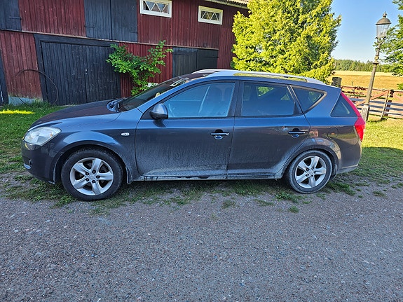 Kia Ceed 2 of 7