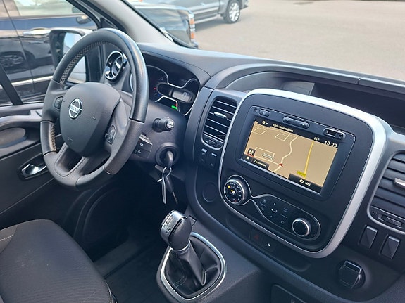 Nissan NV300 10 of 15
