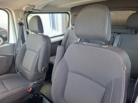 Nissan NV300 12 of 15