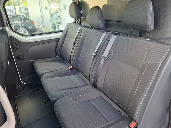 Nissan NV300 13 of 15