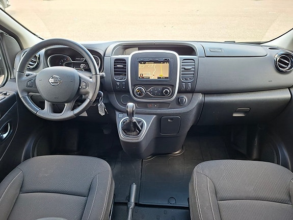 Nissan NV300 14 of 15