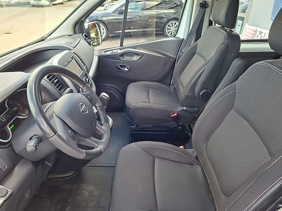 Nissan NV300 7 of 15