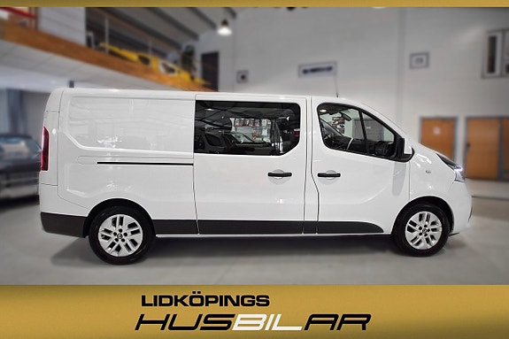 Nissan NV300 4 of 15