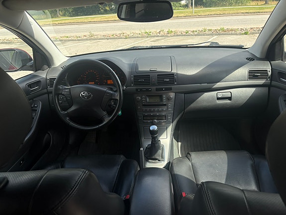 Toyota Avensis 6 of 8