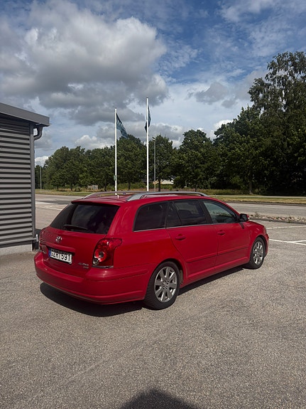Toyota Avensis 3 of 8
